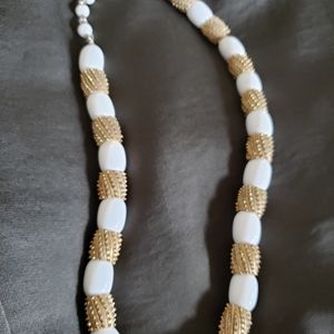 1960s vintage white and gold beads necklace